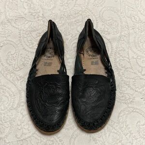 Huarache Size 8 US/5 MEX Black Women's Embossed Leather Slip-On Flats